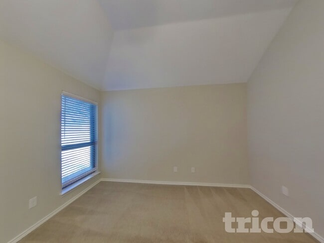 Photo - 313 Lucky Landing Dr