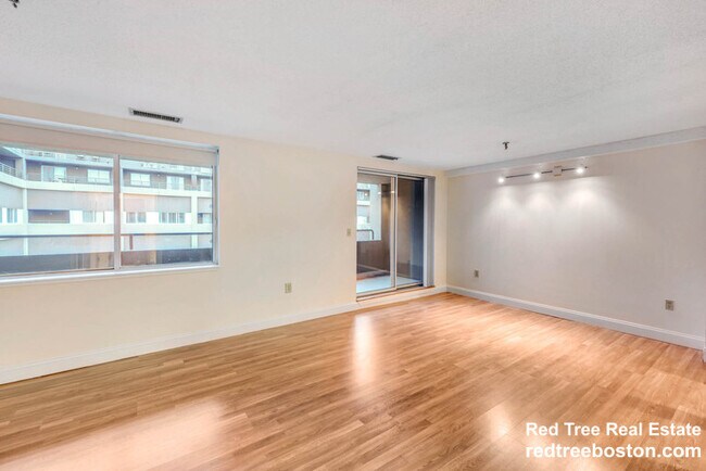 Photo - 1079 Commonwealth Ave Unidad 449