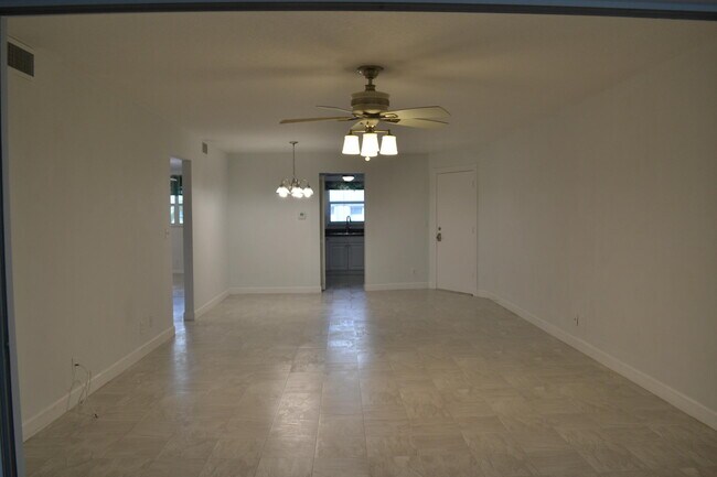 Photo - 124 Shore Ct Unit 303