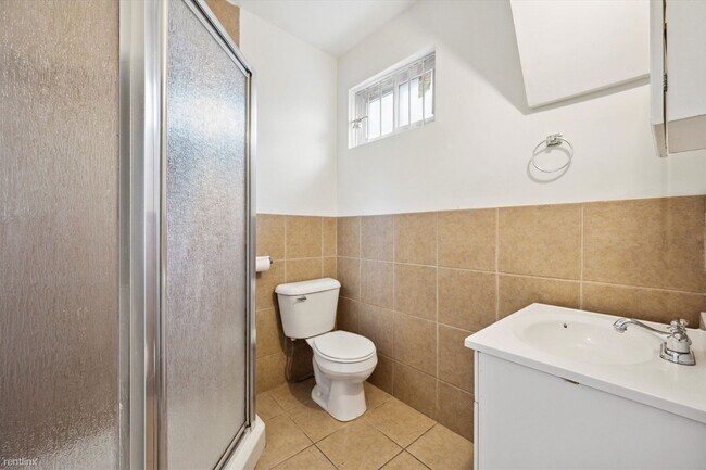 Photo - 4 br, 2 bath Triplex - 1708 N 18TH ST Unit B Unidad B