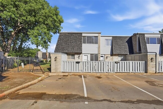 Photo - 1628 Claudia Dr