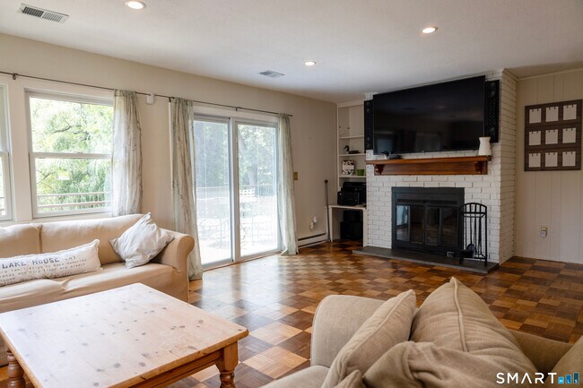 Photo - 18 Pinewood Shores