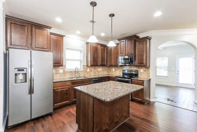 Photo - Stunning 5 Bedroom Home in Grovetown, GA