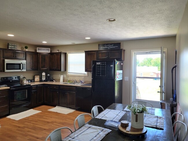Spacious 2 bedroom, 2 full bath unit