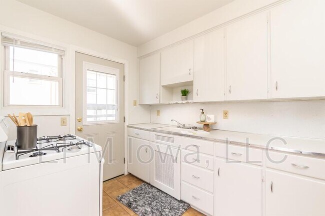 Photo - 249 Madison St