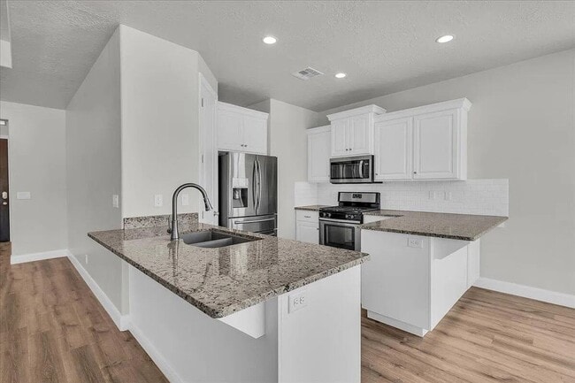 Coral Canyon Living! 3 Bedroom Home with C... - Coral Canyon Living! 3 Bedroom Home with C...