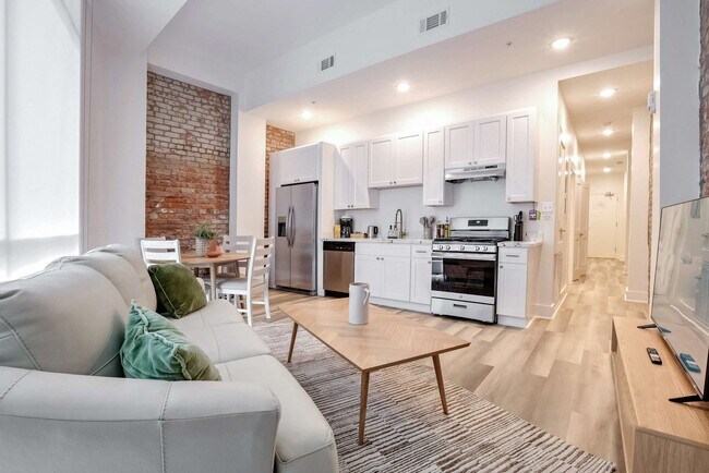 Building Photo - 1050 Annunciation St Rental