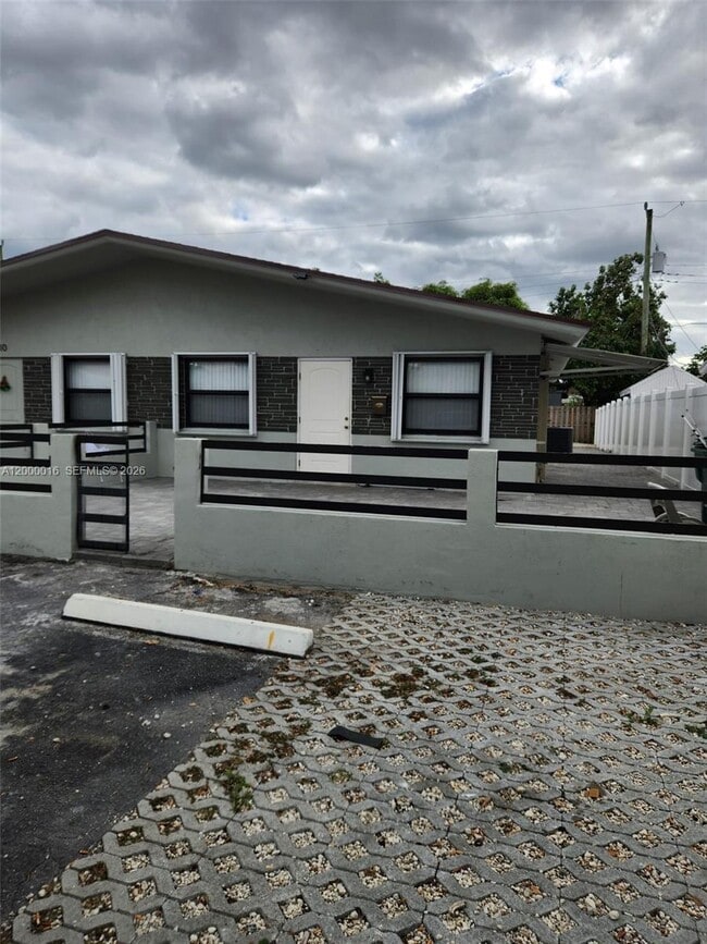 Building Photo - 210 NW 57th St Unit 210