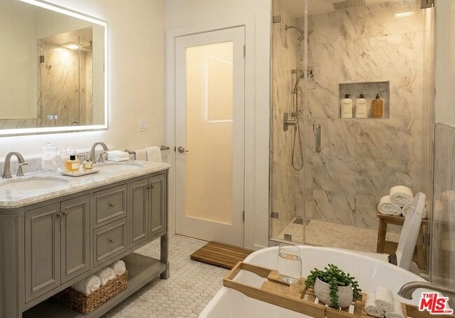 Photo - 1000 S Sherbourne Dr