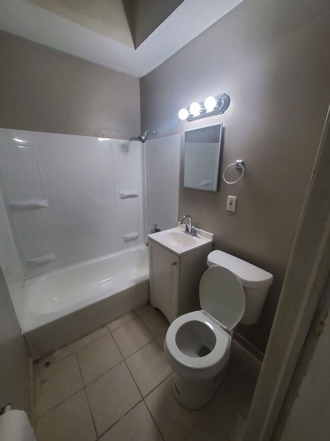 Photo - 2214-2220 W Hopkins St. (8 Unit)