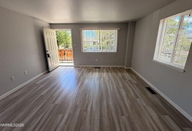 Photo - 319 Thoma St