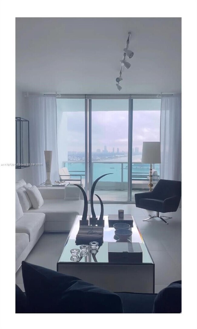 Building Photo - 900 Biscayne Blvd Unit 2702 Rental