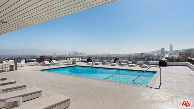 Building Photo - 1100 Alta Loma Rd Unit 1502 Rental