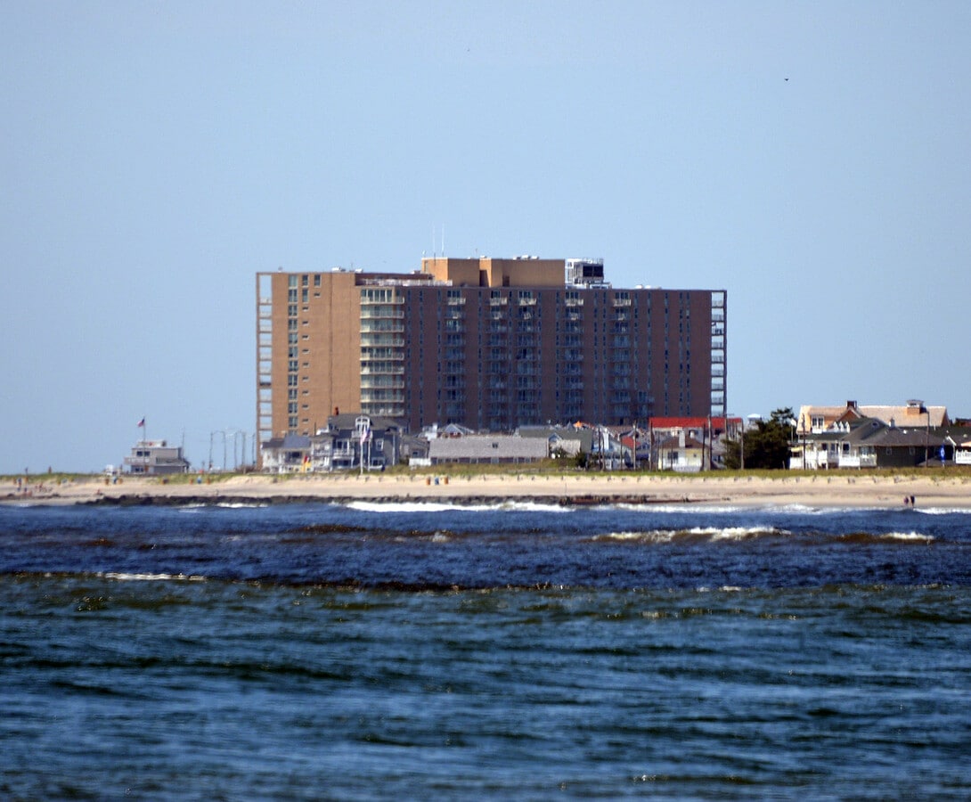 View from the northeast - Gardens Plaza Condominium