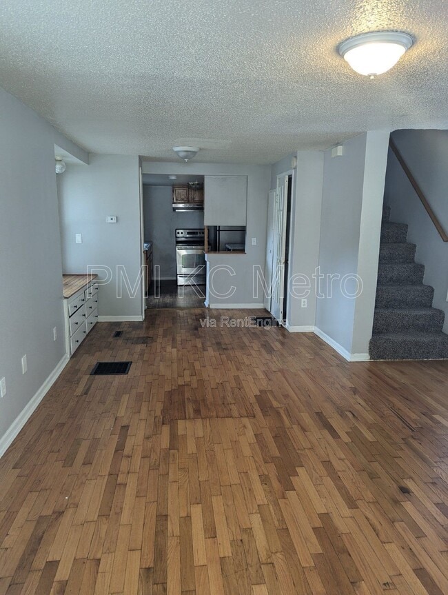 Photo - 724 S Grand Ave