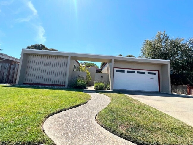 Building Photo - 630 Pilgrim Dr Rental