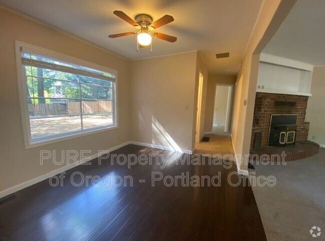 Building Photo - 3550 Lake Grove Ave Rental