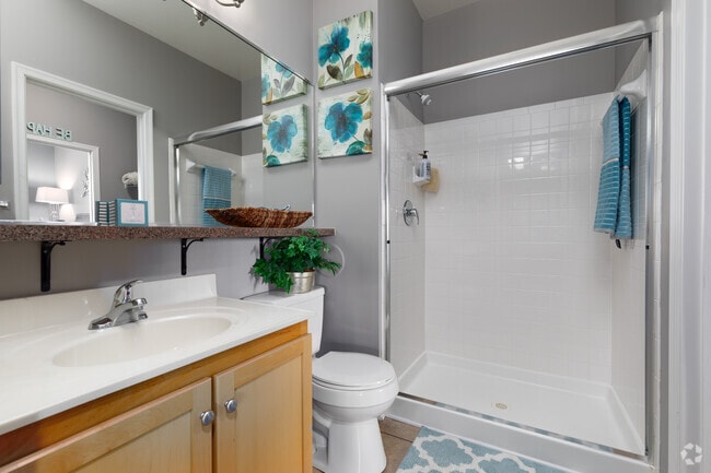 2BR, 2BA - 925SF