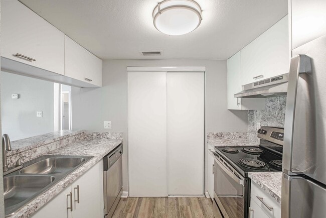 Building Photo - Mirador at Woodside