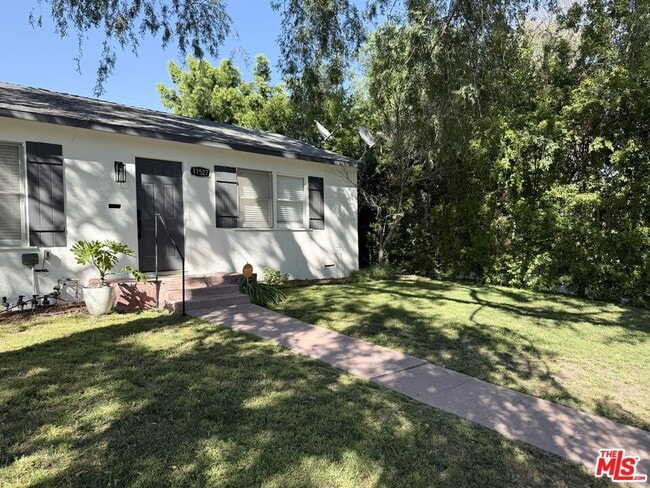 Photo - 11527 Albers St