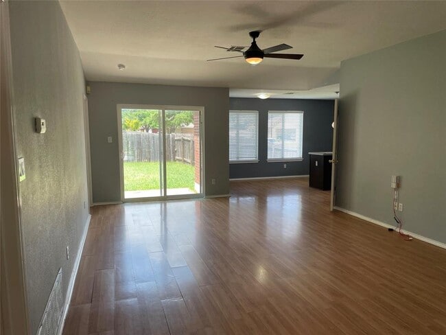 Photo - 2501 Willow Way