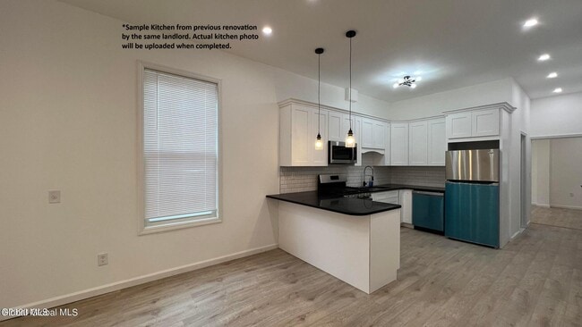 Photo - 305 2nd St