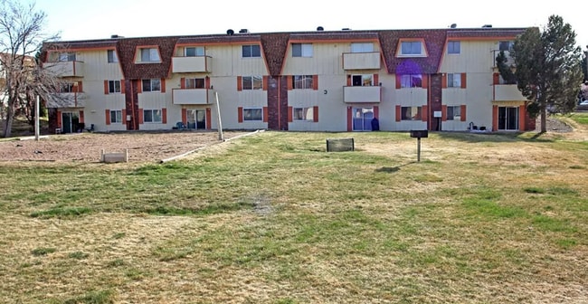 Building Photo - Top-floor 2-bedroom, 1-bath condo in Thornton with lots of natural light. Unit 1-301