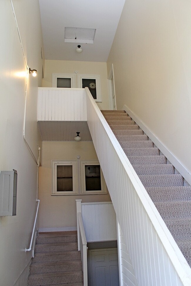 Photo - 1622-1628 SE 32nd Pl / 3259-3261 SE Market St Unit 3261