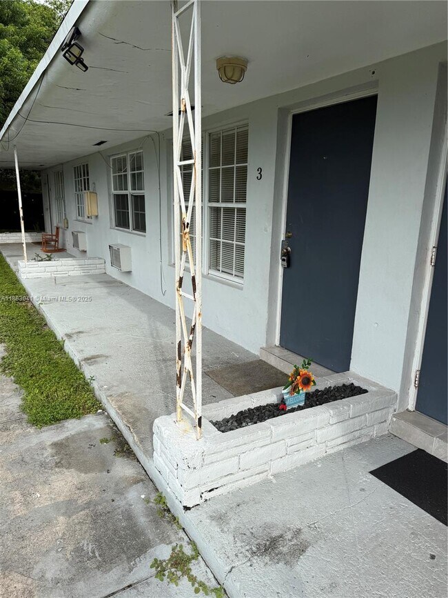 Building Photo - 16020 NE 19th Ct Unit 3 Rental