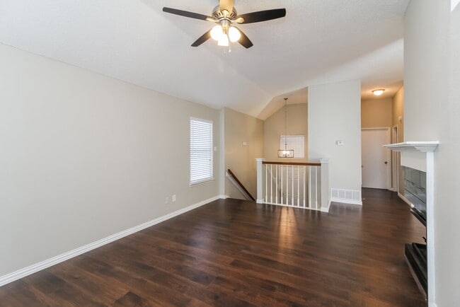 Photo - 1115 Colbert Ln