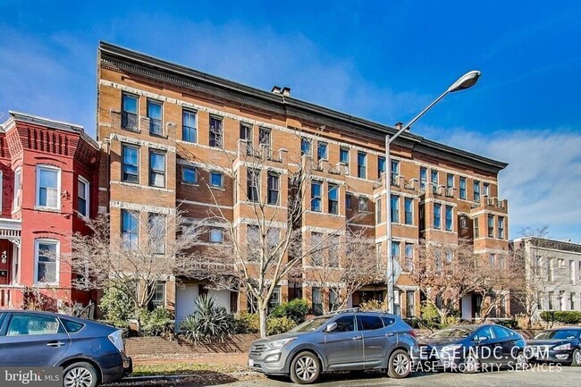 Building Photo - 410 11th St NE Unit #17
