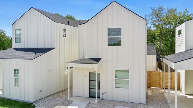 Photo - 6107 Begonia Cir Unit 3