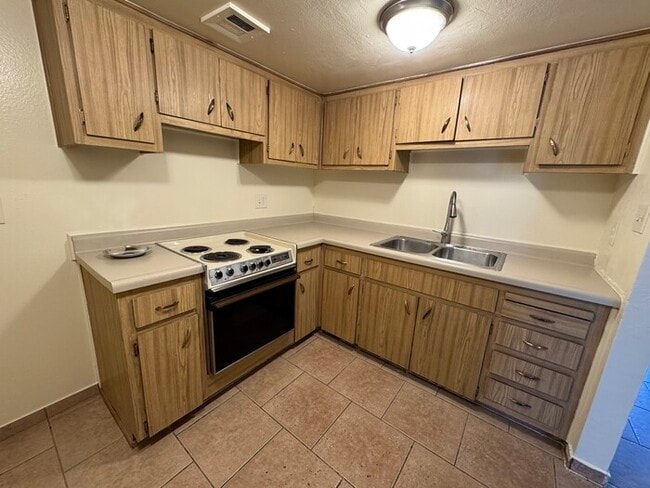 Photo - Holiday Gardens 2-br Townhome