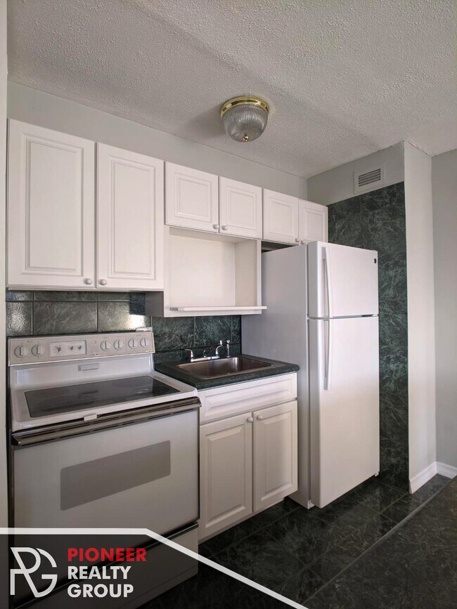 Photo - 429 W Wellington Ave Unit 6D