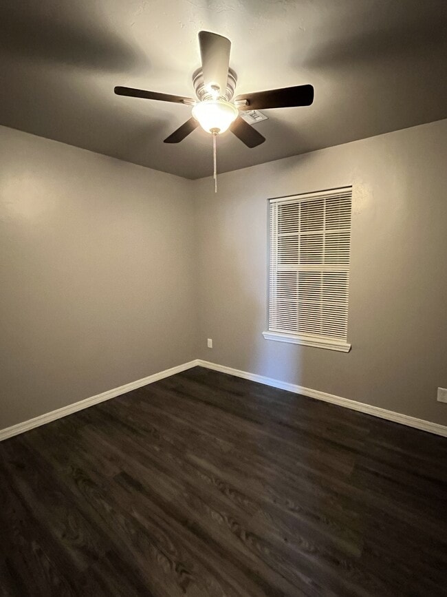 Photo - 211 S Ash Ave