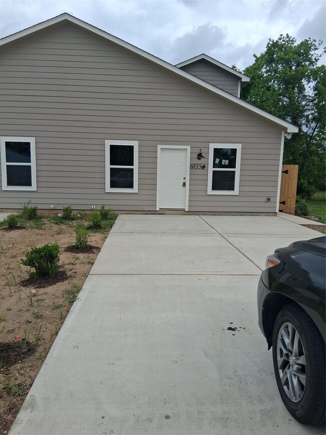 Photo - 6835 Landor St