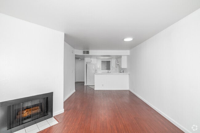 1BR, 1BA - 600SF - Living Room