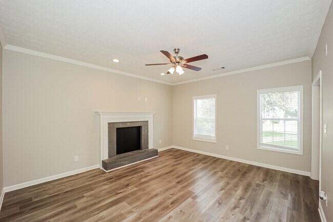 Photo - 220 Chesterfield Ct