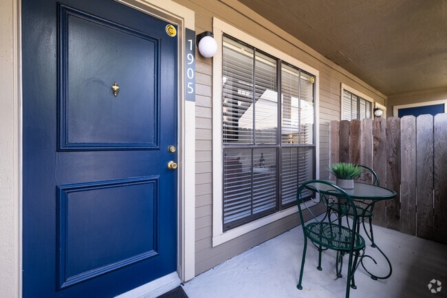 1BR - 660SF - Patio