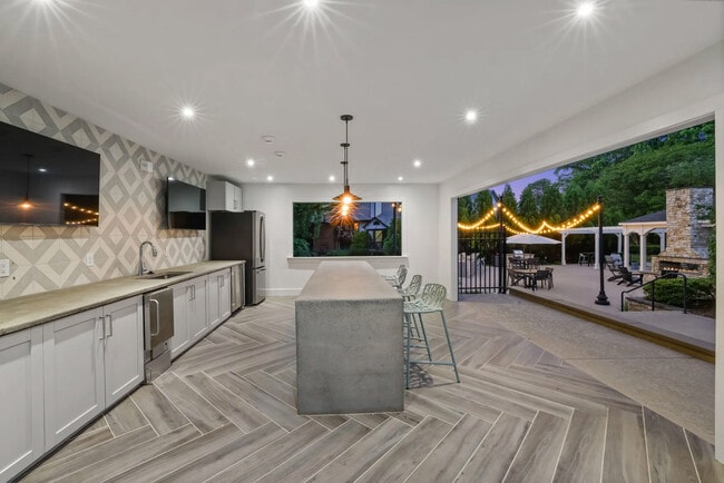 Outdoor Lounges & Fireplace