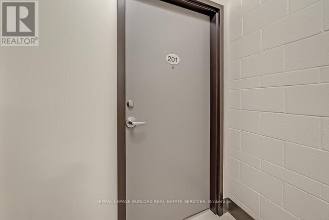 Photo - 121 King St E Unité 201