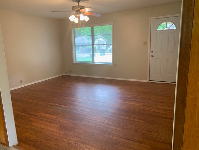 Photo - 406 Turner St