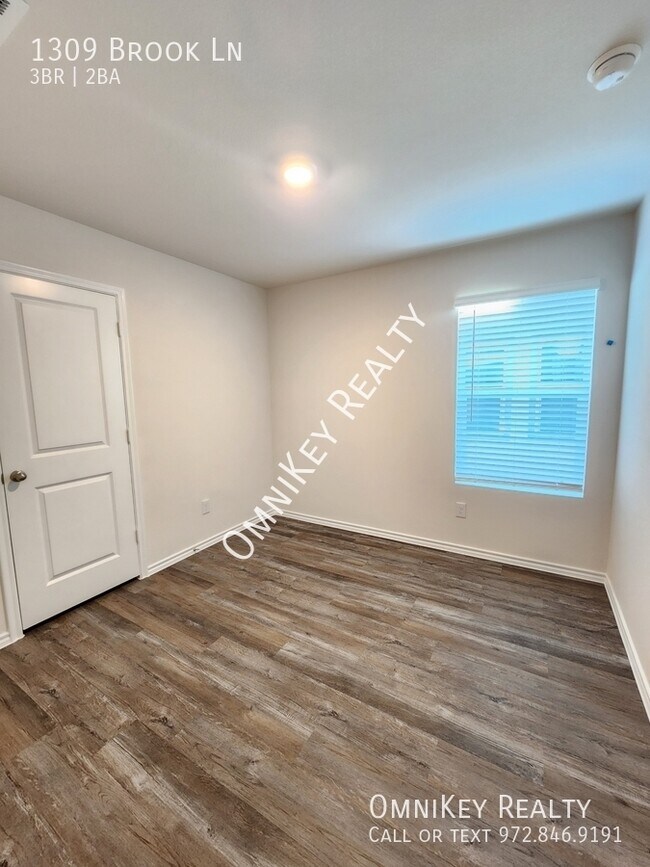 Photo - 1309 Brook Ln