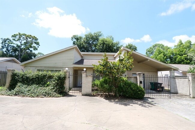 Building Photo - 5231 Beechnut St