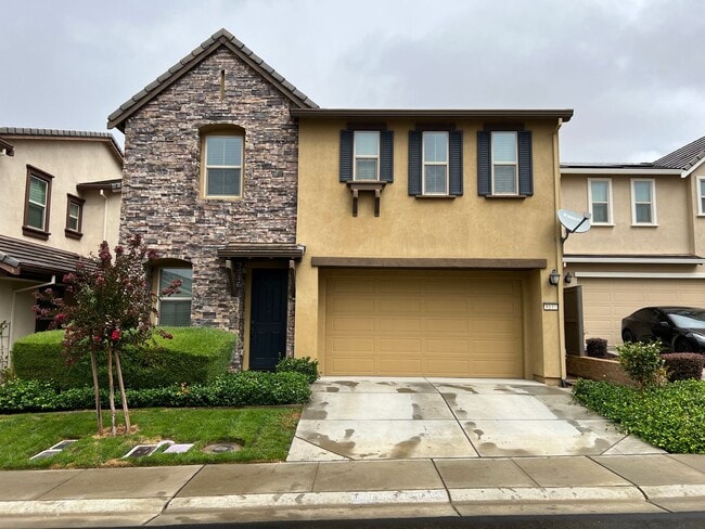 Gorgeous 4 Bedroom Broadstone Home! - Gorgeous 4 Bedroom Broadstone Home!