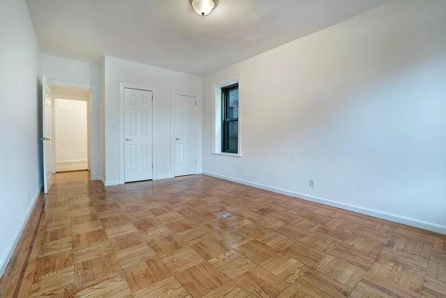 Photo - 76-66 Austin St