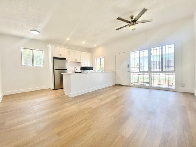 Building Photo - 10214 S 10th Ave Unit 6A Rental