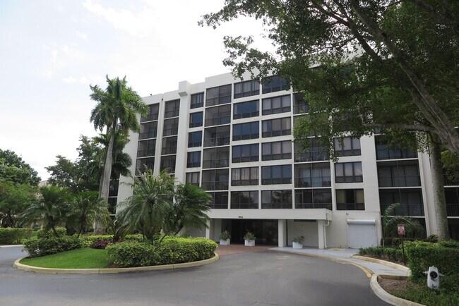 Building Photo - 5951 Wellesley Park Dr Unit 601