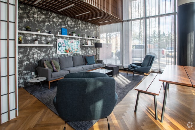 Lounge - Manhattan Park