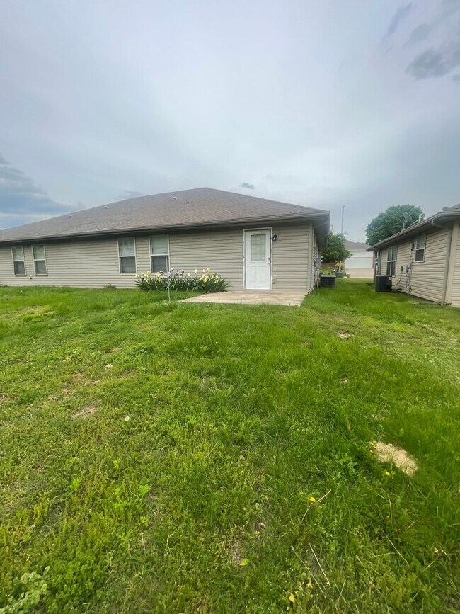 Photo - Beautiful 3 bedroom 2 full bath 2 car gara...